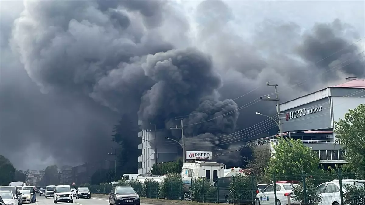 akcaabatta alisveris merkezinde yangin mPFjAnBF