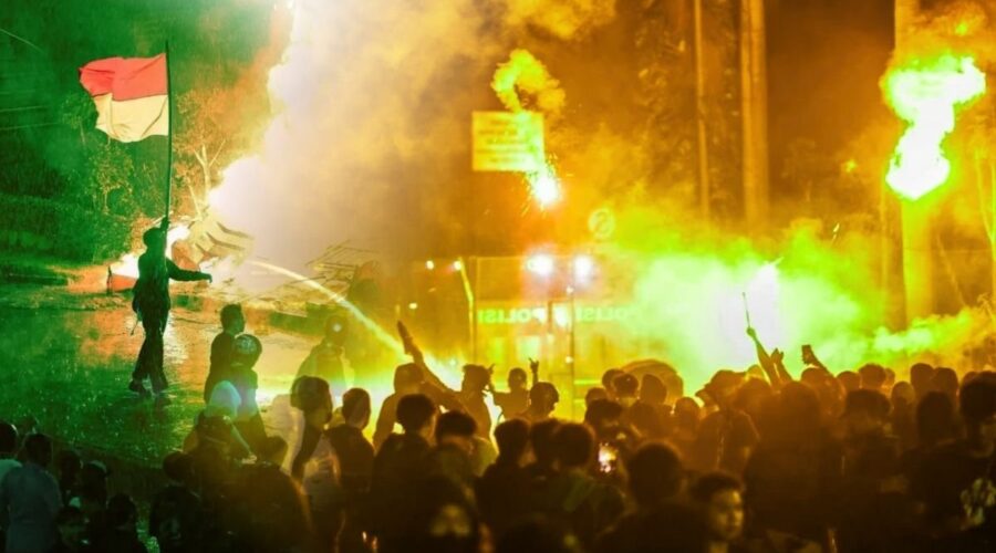 endonezyada ofke sokaklara tasti halk vekil maas ve haklari icin sokaga indi RrAT6aq1