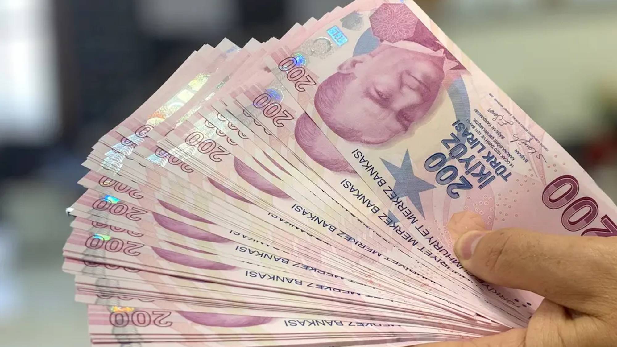 karar yazari ulvi saran en yuksek banknotunuzla ancak lokanta bahsisi odeyebiliyorsunuz AVa9cLkE