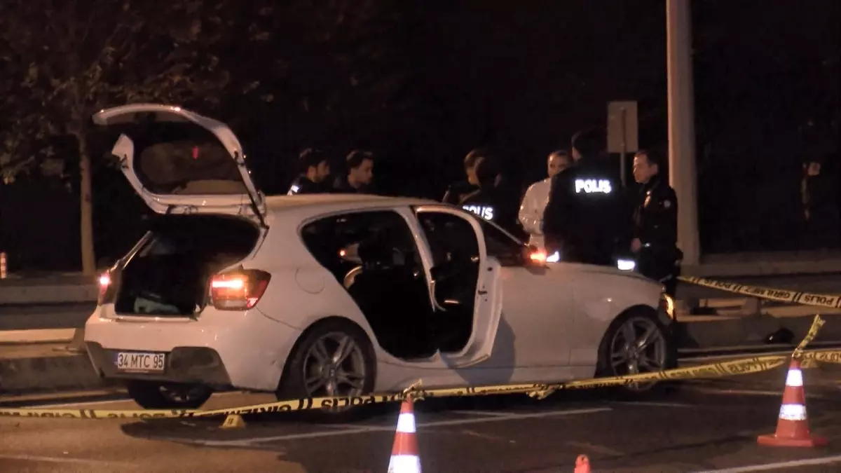 bakirkoyde polis takibinde kaza supheli yaralandi JUm93Vcy.jpg