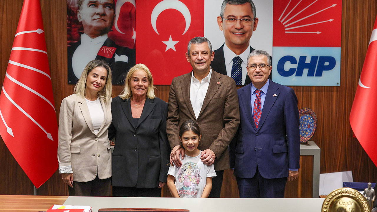 chp genel baskani ozgur ozel denktas ailesi ile bir araya geldi yIKP1QKs.jpg