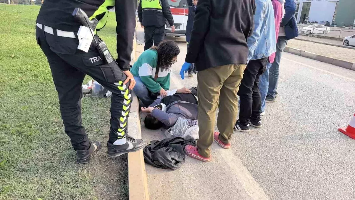 inegolde motosikletin devrilmesi sonucu surucu yaralandi 7FHY1suG.jpg