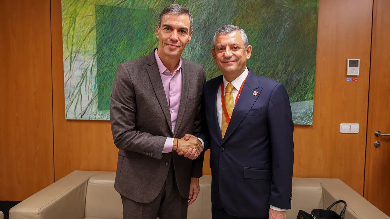 ozgur ozel ispanya basbakani pedro sanchez ile bir araya geldi wY4yKSVQ