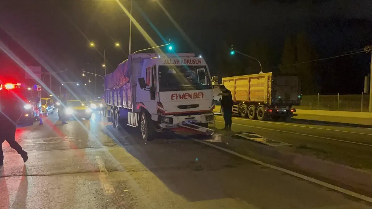 Eskişehir’de Kamyon otomobile çarptı: 4 yaralı