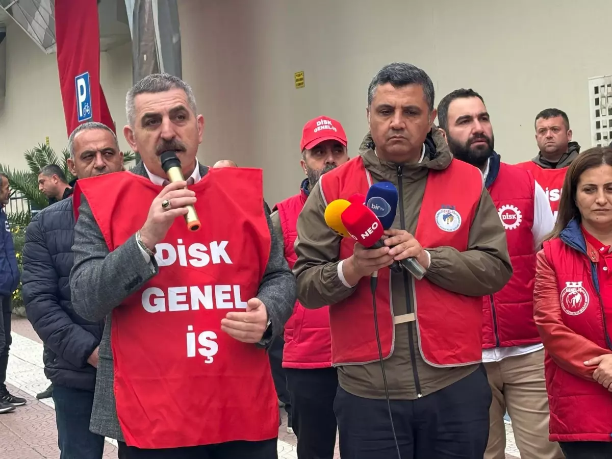 İzmir’de İşçiler Hakları İçin Eylemde