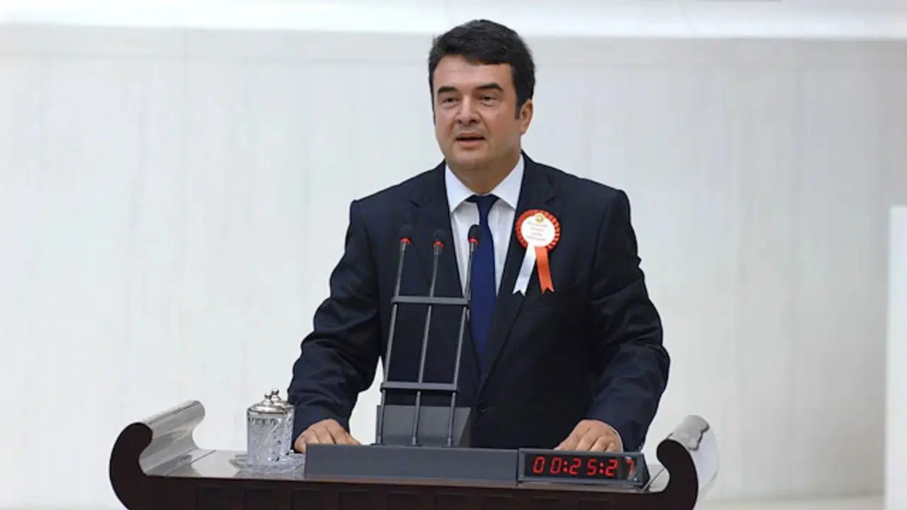 Mahkeme, Metin Lütfi Baydar’ın CHP’den ihracını durdurdu