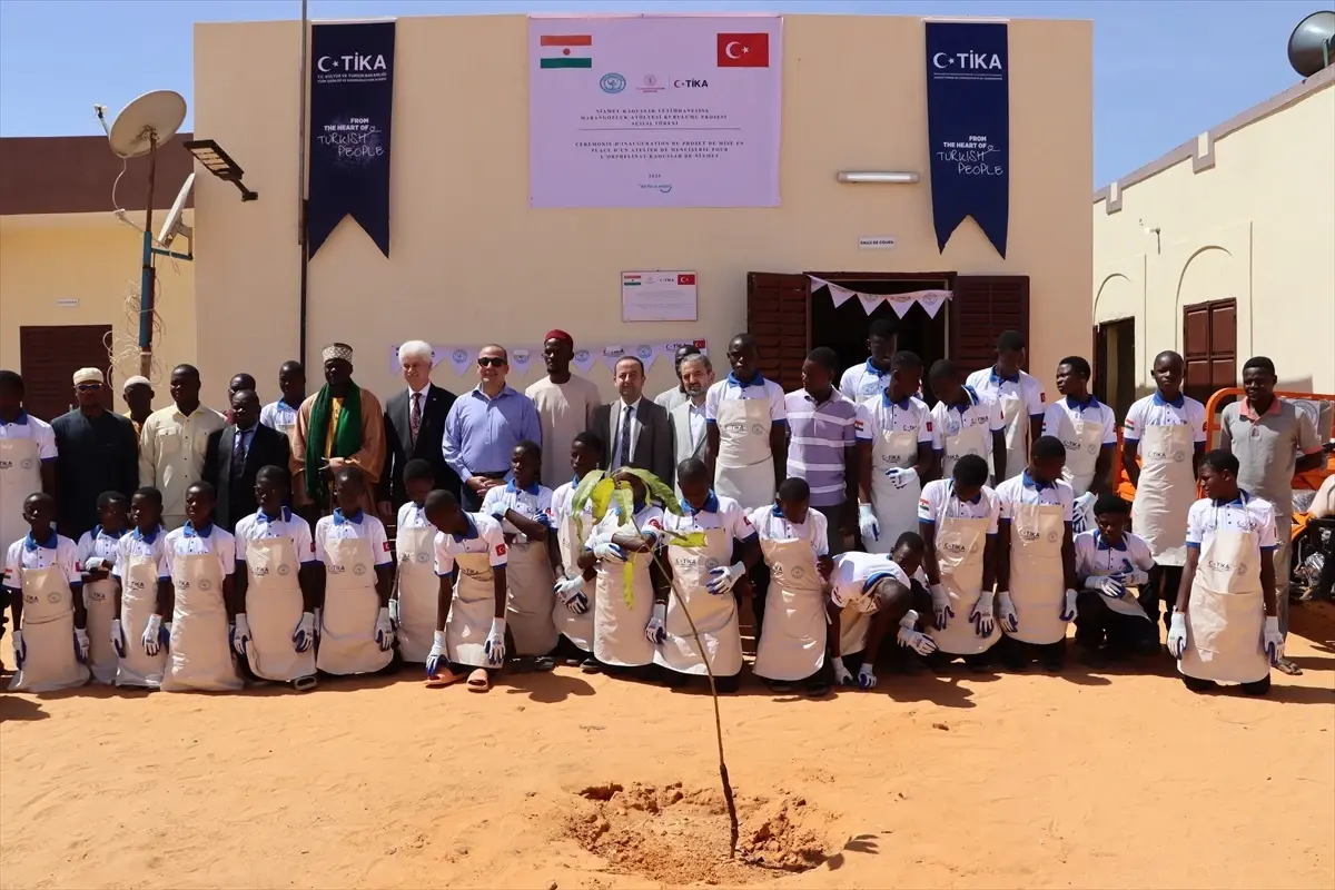 Nijer’de Yetimlere Marangozluk Eğitimi