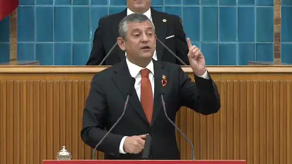 Özgür Özel, grup toplantısında konuşuyor: ‘Andolsun ki yeniden yargılanacaklar!’