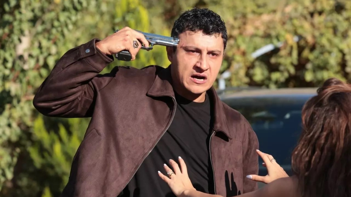 Uzak Şehir Şahin öldü mü, diziden çıktı mı? Kendini vurdu! Alper Çankaya’nın akıbeti…