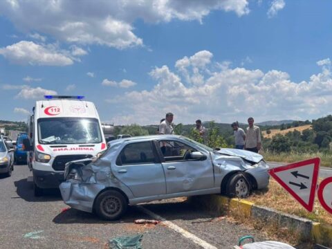 Eşme’de Kaza: Baba ve Kızı Yaralandı